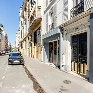 https://cozy-studio-with-amazing-view.fr-paris.fr